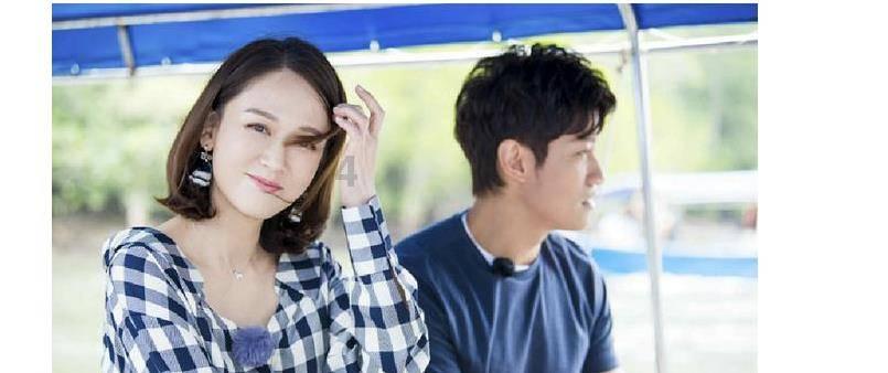 孙女开车近1600公里回家 爷爷早早在家门口踱步等待 “过年就要回家”